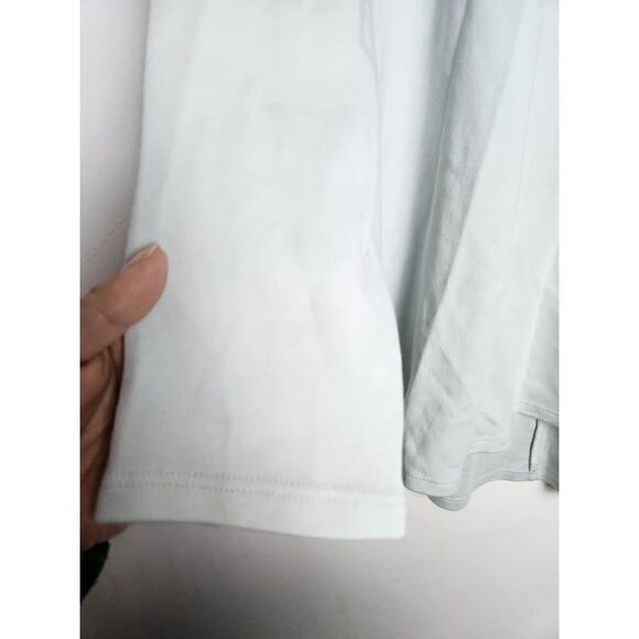 Chico's Women Mock Neck Light Grey 100% Pima Cotton Top size 1 or Medium - Picture 3 of 9